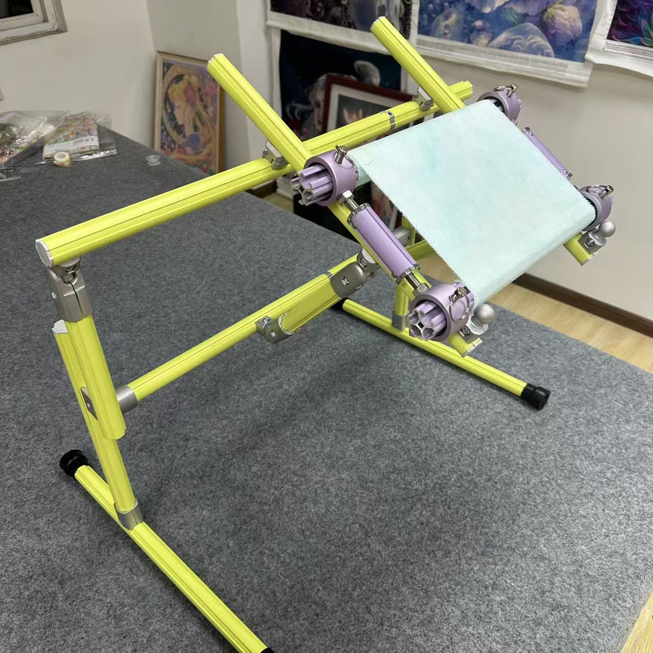 【Third Generation】Bed Embroidery Frame Stand for Cross Stitch, Adjustable 25-60cm (9.84-23.62 inches) Height, 70-50cm(27.56-19.69 inches) Base, Aluminum Alloy, Tiltable & Width Adjustable, Bed & Table Use, Strong Load Capacity
