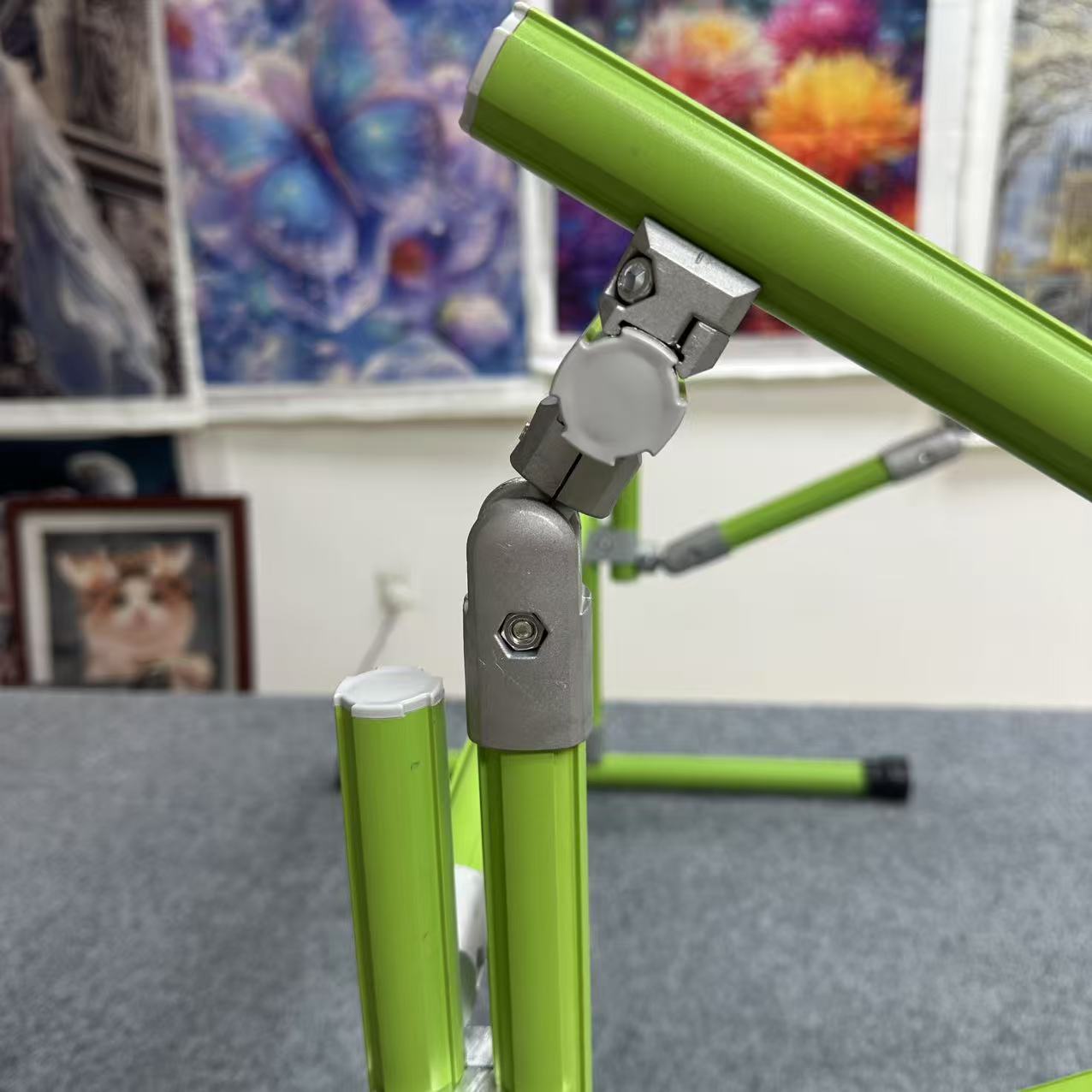 【Third Generation】Bed Embroidery Frame Stand for Cross Stitch, Adjustable 25-60cm (9.84-23.62 inches) Height, 70-50cm(27.56-19.69 inches) Base, Aluminum Alloy, Tiltable & Width Adjustable, Bed & Table Use, Strong Load Capacity